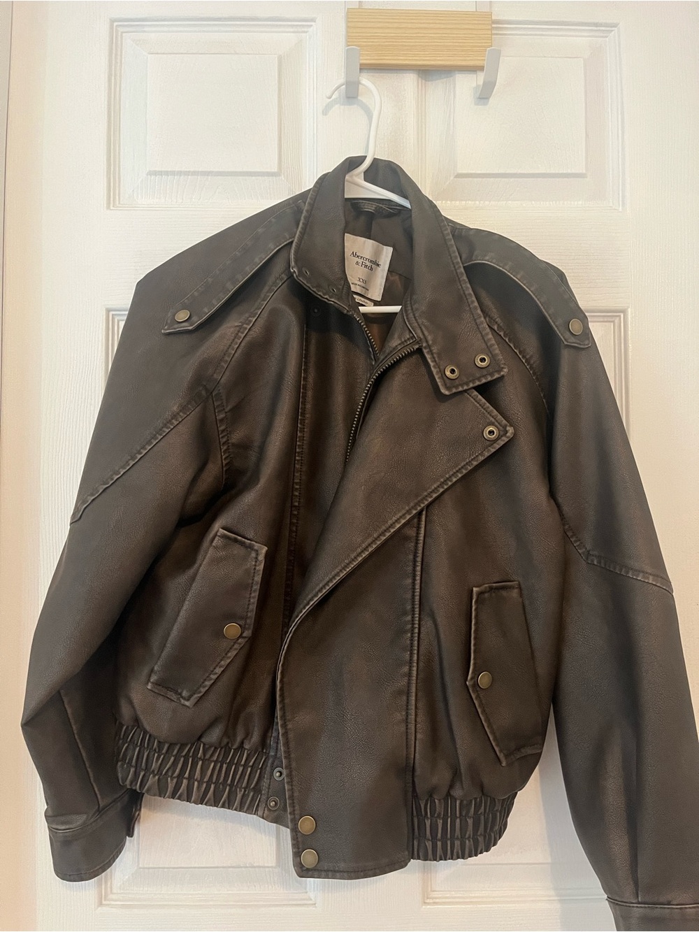 Abercrombie & Fitch Relaxed Mockneck Vegan Leather Bomber Jacket - vintage brown